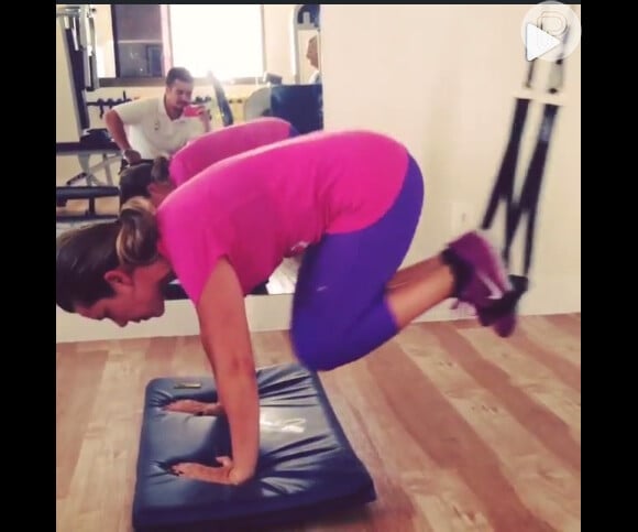 Fernanda Souza diz na na legenda do vídeo que esse é seu exercício favorito