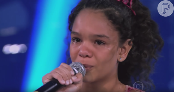 Jamille Silva se emociona no palco do 'The Voice Kids'