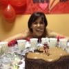 Deborah Secco, que fez 33 anos, comemorou aniversário nos estúdios da Globo