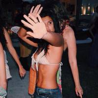 Giulia Costa festeja 16 anos com pool party e elenco de 'Malhação'. Veja vídeos!