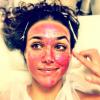 Débora Nascimento posta foto com máscara facial em 20 de setembro de 2013