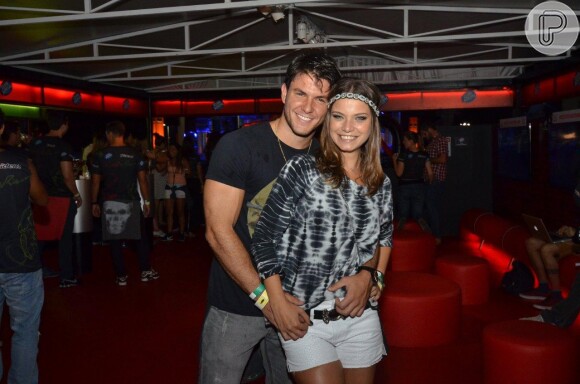 Milena Toscano e o namorado curtiram quinto dia de shows no Rock in Rio 2013, nesta sexta-feira (20)