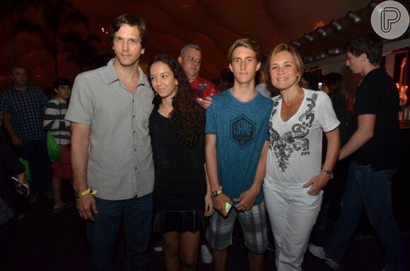 Adriana Esteves foi ao quinto dia de Rock in Rio com a família