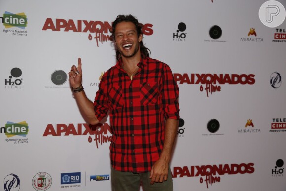 O ator Nando Rodrigues marcou presença na pré-estreia do filme 'Apaixonados'