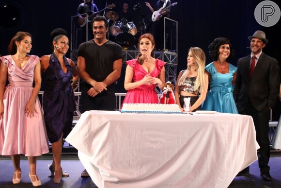 Carla Diaz, Luciano Szafir e Françoise Forton estrearam a peça 'Estúpido Cupido' em teatro de São Paulo