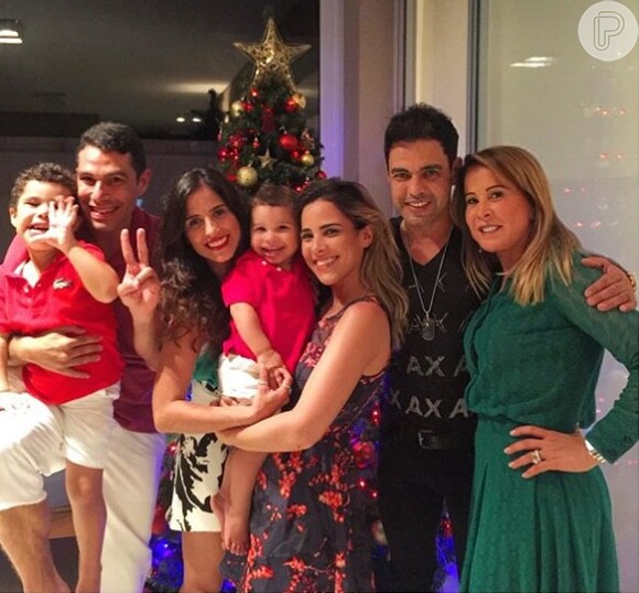 Zezé Di Camargo passou o Natal ao lado da ex-mulher, Zilu Godoi, dos netos, e das filhas Wanessa e Camilla Camargo