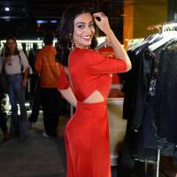 Juliana Paes usa look vermelho e exalta boa forma em evento de moda em SP