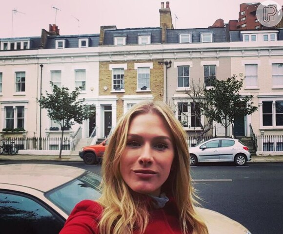 Fiorella Mattheis mostrou clique no qual aparecia buscando um lugar para morar com o namorado, Alexandre Pato, em Londres. 'Episódio de hoje ontem e amanhã: procurando uma casa!'