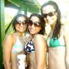 Anitta posa de biquíni e de cabelo curto em dia de piscina entre as amigas