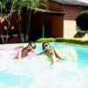 Anitta já gostava de curtir uma piscina antes de ter a sua própria piscina após o estrelato