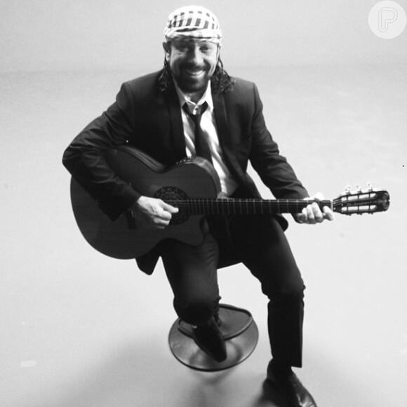 Bell Marques divulgou no Instagram bastidores da gravação do clipe de sua primeira música solo, 'Lindo de viver', nesta quarta-feira, 25 de setembro de 2013