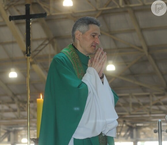 Padre Marcelo Rossi foi o celebrante da missa de 1 ano da morte de