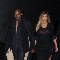 Kim Kardashian escolhe decote transparente para ir à desfile com Kanye West
