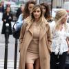 Kim Kardashian sai para fazer compras em Paris na manhã desta segunda-feira, em 30 de setembro de 2013