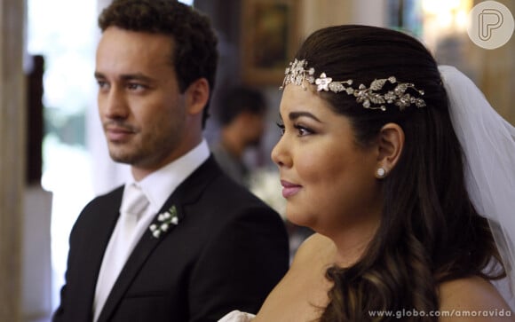 Chega o dia do casamento de Perséfone (Fabiana Karla) e Daniel (Rodrigo Andrade), em 'Amor à Vida'