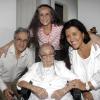 A matriarca da família Veloso fez aniversário em setembro deste ano, e comemorou com os filhos Caetano Veloso e Maria Bethânia, com Regina Casé como convidada