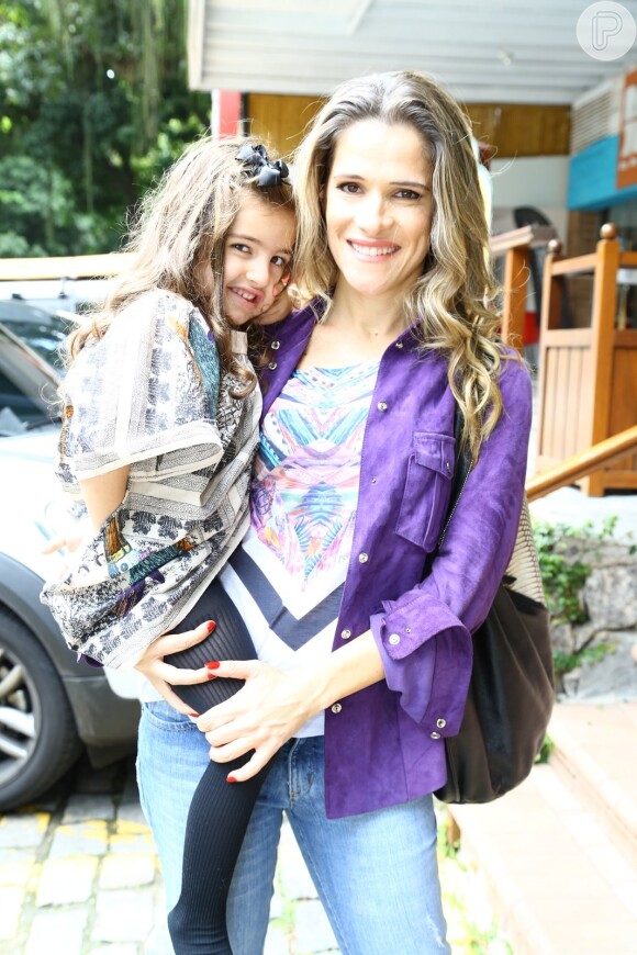 Ingrid Guimarães posou com a filha, Clara, antes de curtir o aniversário de Olivia