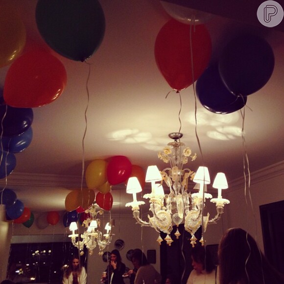 Alexandre Furmanovich decorou a casa com balões de gaz héio