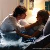Amora (Sophie Charlotte) chora e diz a Bento (Marco Pigossi) que perdeu seu filho, em 'Sangue Bom', em 9 de outubro de 2013