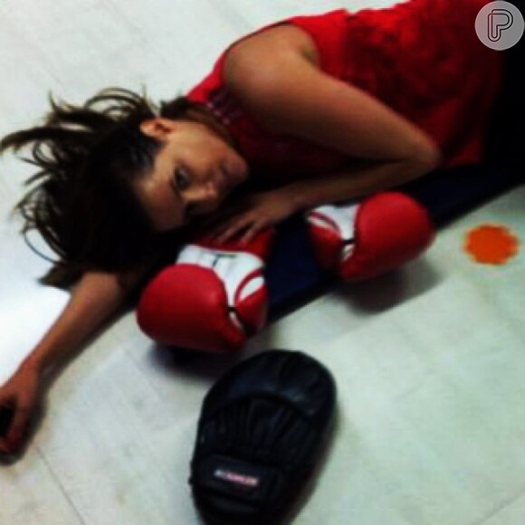 Deborah Secco se cansa após treinamento com personal trainer, em 10 de outubro de 2013