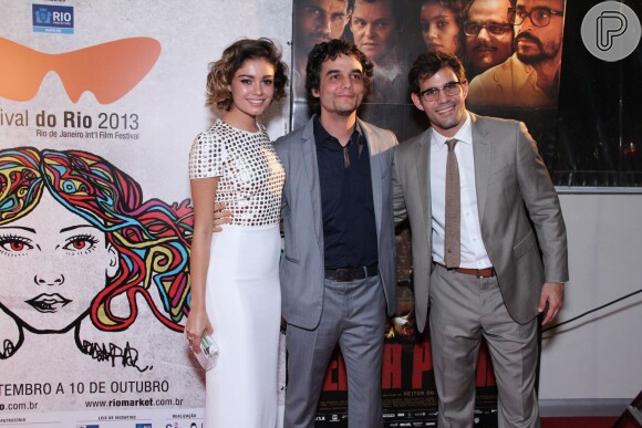 Shophie Charlotte, Wagner Moura e Juliano Cazarré posam na première de 'Serra Pelada'
