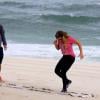 Fernanda Souza fez vários tipos de exercícios na areia da praia