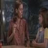 Embeth Davidtz é a gentil professora Srta. Jennifer Mel, que dá aulas na Escola Primária Crunchem Hall, em Matilda (1996). No fim do longa, ela adota a menina brilhante que dá nome ao filme e tinha pais que não a valorizavam, interpretada por Mara Wilson