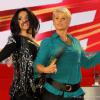 Xuxa requebra ao lado de transformista no programa 'TV Xuxa'