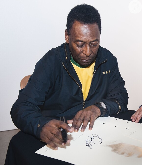 Rei do futebol, Pelé lançou, nesta quarta-feira 16 de outubro de 2013, o livro '1283'