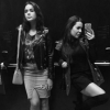 Bruna Marquezine e Fernanda Souza capricharam na pose e tiraram uma foto dentro do elevador na noite desta sexta-feira, 13 de maio de 2016
