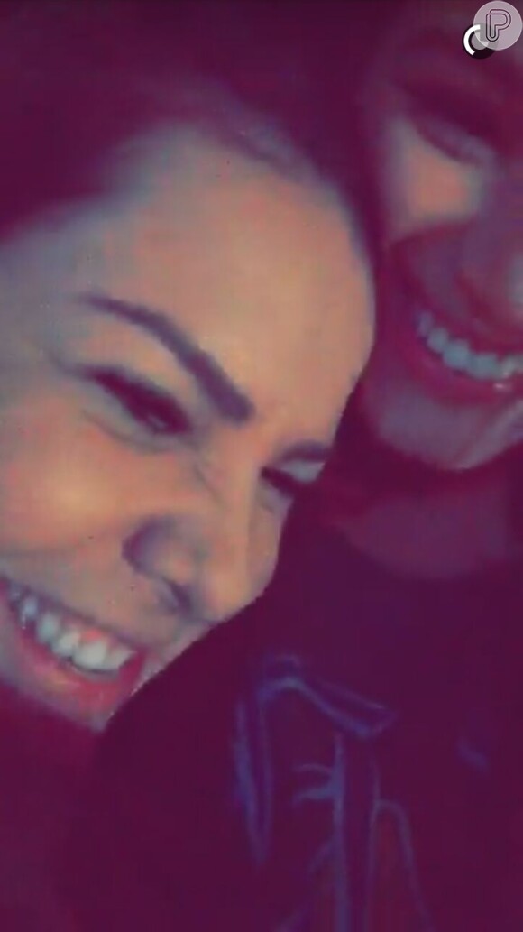 Em vídeos publicados no Snapchat, Bruna Marquezine e Fernanda Souza aparecem se divertindo