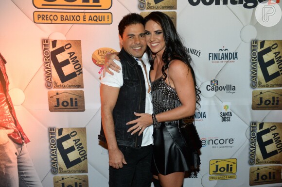 Zezé Di Camargo e Graciele Lacerda fora fotografados no camarote do evento