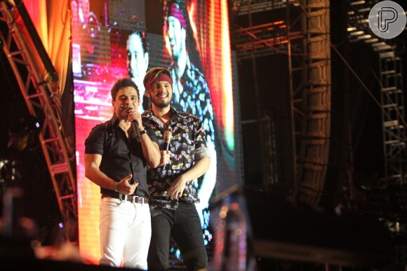Luan Santana recebeu Zezé Di Camargo durante sua apresentação no Festival Brasil Sertanejo