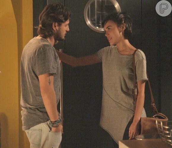 Rafael (Daniel Rocha) diz a Leila (Carla Salle) que torce pela felicidade de Lili (Vivianne Pasmanter), na reta final da novela 'Totalmente Demais', em maio de 2016