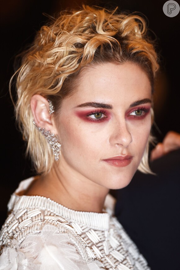 Kristen Stewart aposta em maquiagem diferente em Cannes 2016