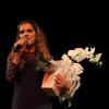 Ingrid Guimarães é homenageada e recebe flores