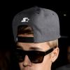 Policiais vasculham pertences de Justin Bieber em busca de contrabando