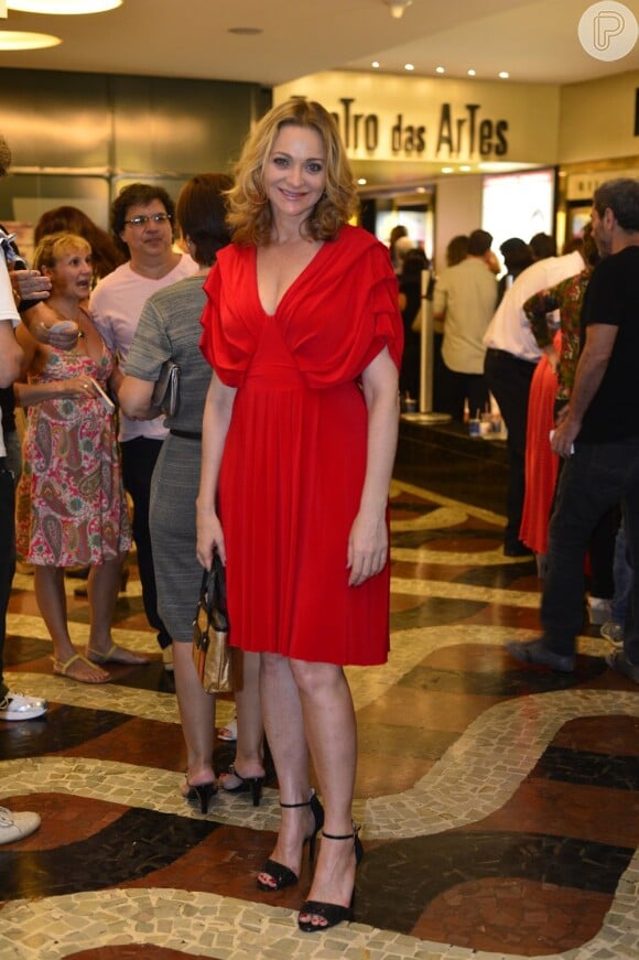 Alexandra Richter assiste à peça 'Feliz Por Nada' no Teatro das Artes, no Shopping da Gávea, RJ, em 21 de outubro de 2013