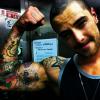 Felipe Titto costuma exibir os músculos tatuados nas redes sociais