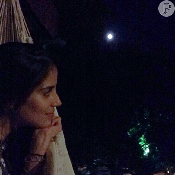 Camilla Camargo aproveita noite na Cidade de Goiás, locação da novela 'Em Família'