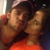 Osmar Silveira publica foto recebendo beijo de Camilla Camargo