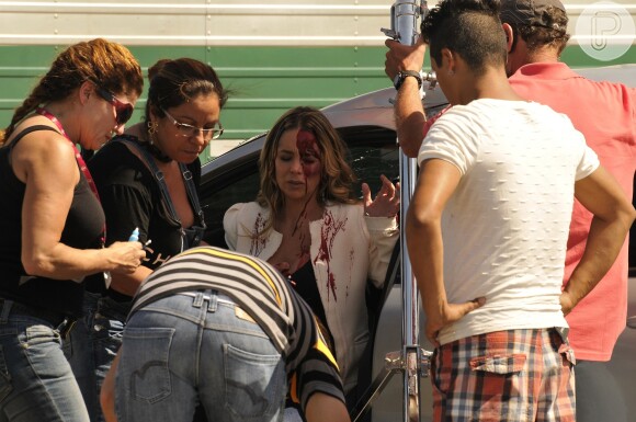 Danielle Winits gravou alguns takes da cena e usou efeitos visuais para caracterizar o trauma do acidente