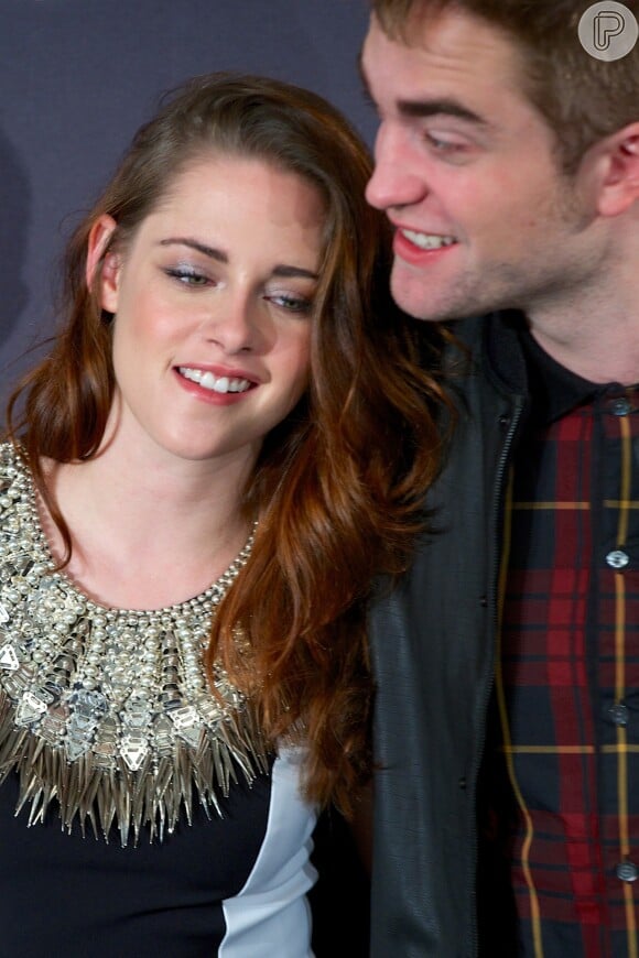 Kristen Stewart e Robert Pattinson passaram a noite juntos e estão vivendo um relacionamento aberto