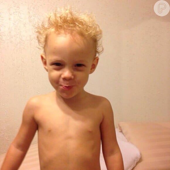Neymar publica foto do filho, Davi Lucca, dizendo estar com saudades