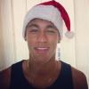 Neymar usa gorro de Papai Noel e deseja aos fãs 'Feliz Natal!'