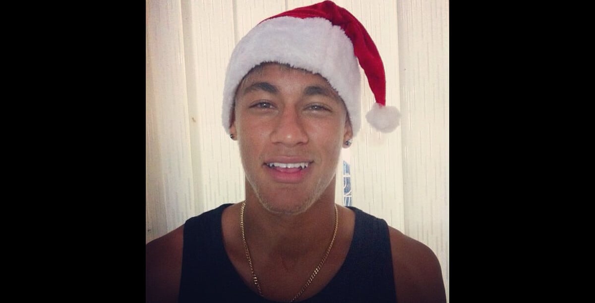 Foto Neymar Usa Gorro De Papai Noel E Deseja Aos F S Feliz Natal