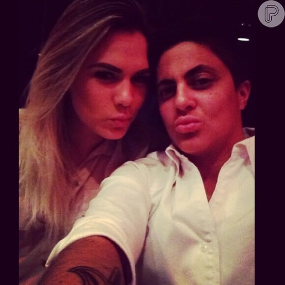 Thammy Miranda namora com a modelo Nilceia Oliveira