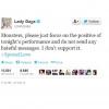 Ao ver os comentários de Kelly Osbourne, Lady Gaga escreveu: 'Monsters, foquem apenas no lado positivo da performance desta noite e não mandem mensagens negativas. Eu não apoio. Espalhe o amor'