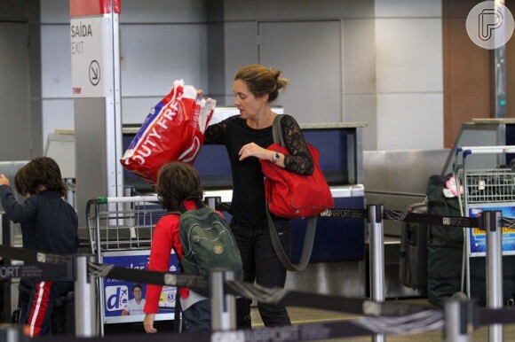 Adriane Esteves ajeita suas bagagens