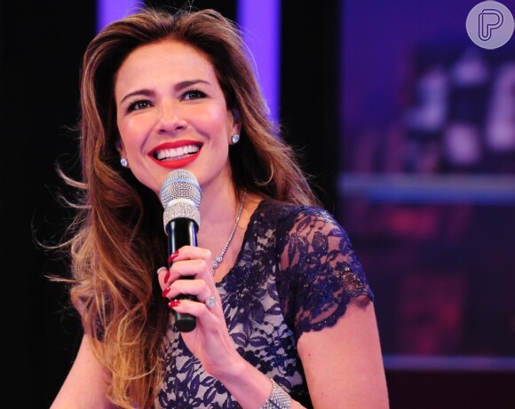 Luciana Gimenez está negociando um programa solo na TV norte-americana, noticiou o jornal 'Folha de S. Paulo' desta quinta-feira, 31 de outubro de 2013